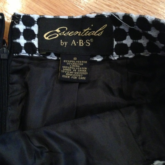 🔥REDUCED🔥 NWT black & white skirt - Picture 3 of 3