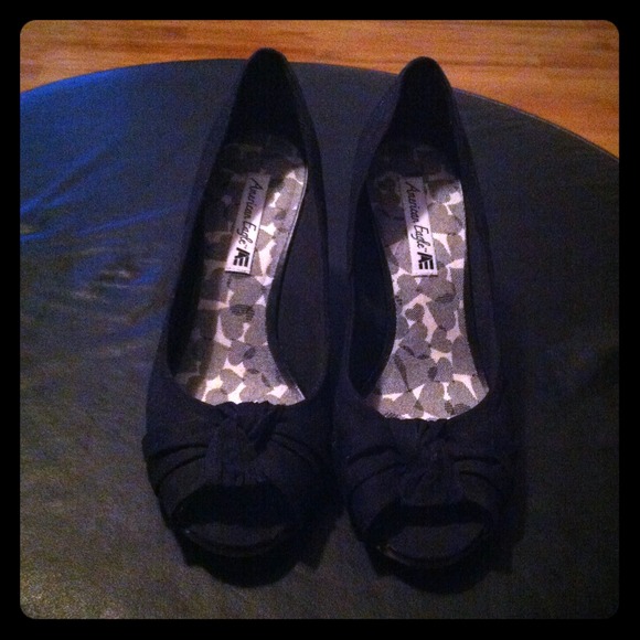 🌟For @barbyq🌟 American Eagle Black Wedges