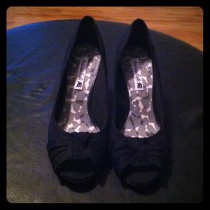 🌟For @barbyq🌟 American Eagle Black Wedges