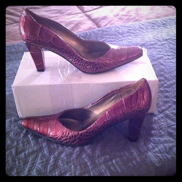 Bellini wine crocodile pumps