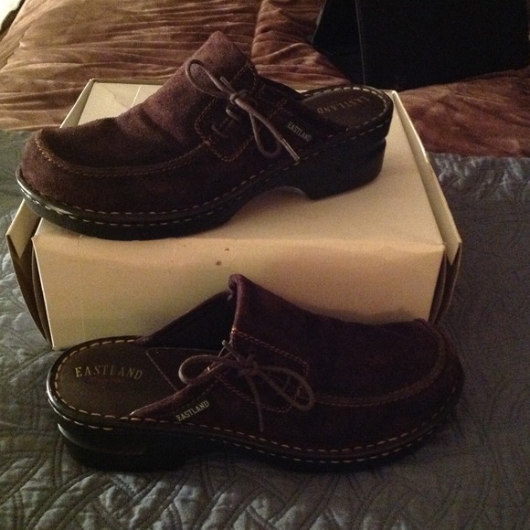 Eastland chocolate suede tie clog