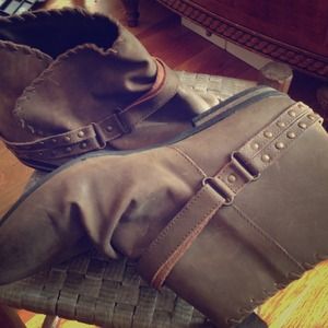 Light brown ankle boots with great detailing.