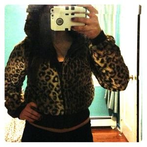 H&M cheetah fur zip up jacket size:Small