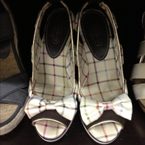 ❌Sold in bundle❌Authentic Coach wedges. Size 5.5