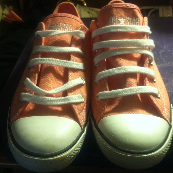 Converse girls sneakers. worn a few times