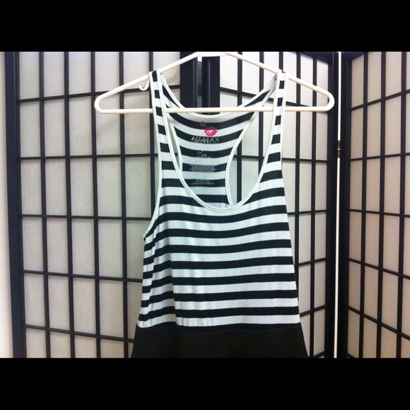 🌟Sold🌟 Striped ruffled bottom dress - Picture 2 of 3