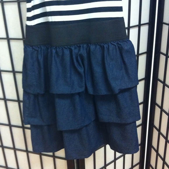 🌟Sold🌟 Striped ruffled bottom dress - Picture 3 of 3