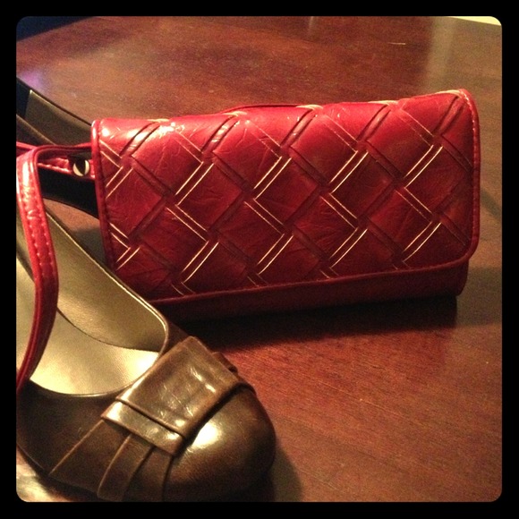SOLD Red Wallet / Crossbody @lisa915