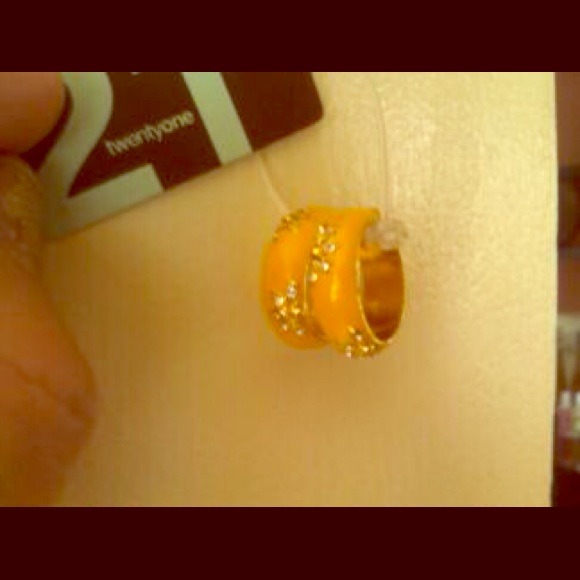 SOLD to mamalili*Set of 2 yellow gold toned rings