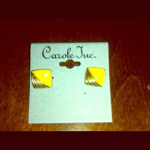 Cute yellow/gold toned vintage looking earrings