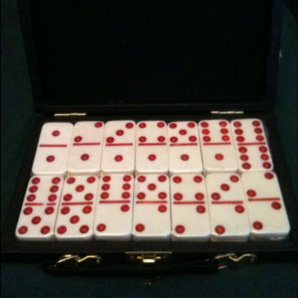 Dominos set