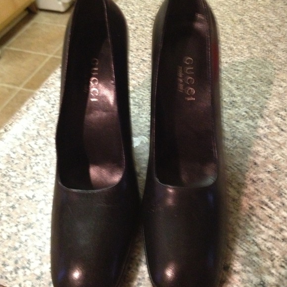 Gucci black leather pumps. Never worn!