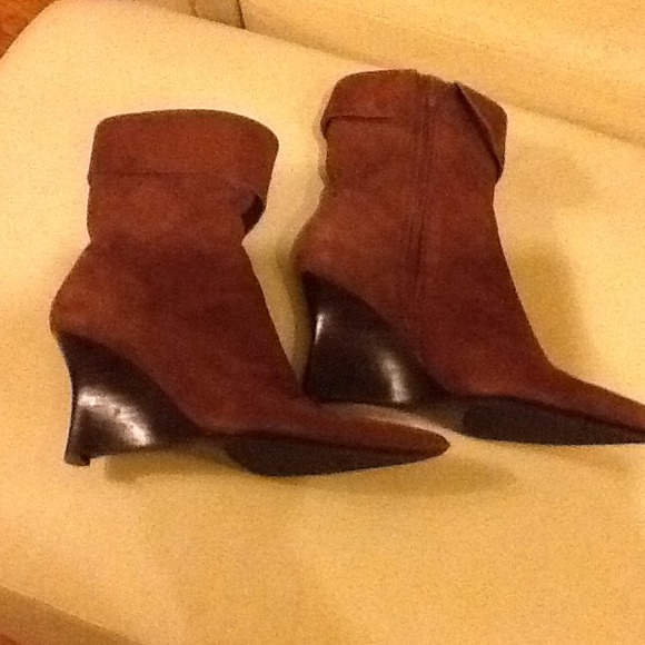 Suede dark brown ankle boots