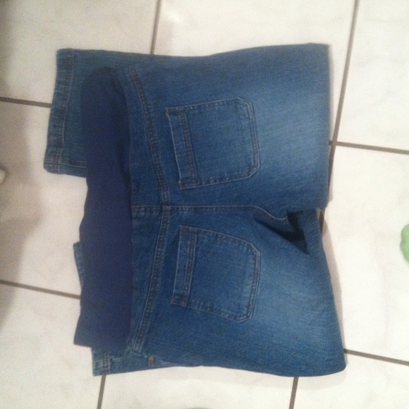 Maternity capris