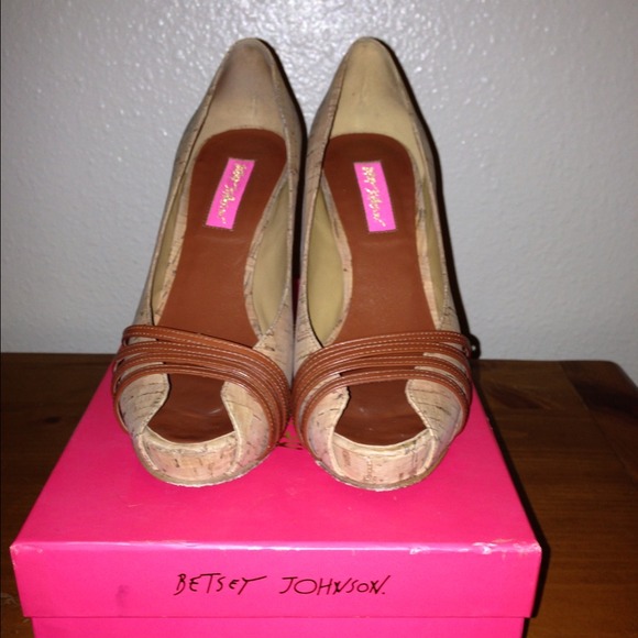 ππHP 05/07/14ππBetsy Johnson 'Jordan' Peep Toe - Picture 2 of 4