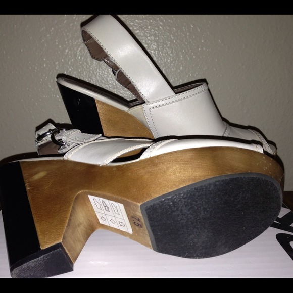 DKNY 'Elim' Peep Toe Clog - Picture 3 of 4