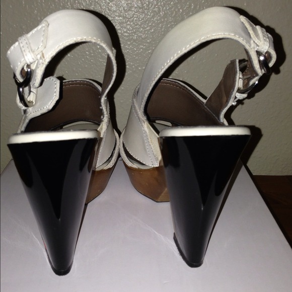 DKNY 'Elim' Peep Toe Clog - Picture 4 of 4