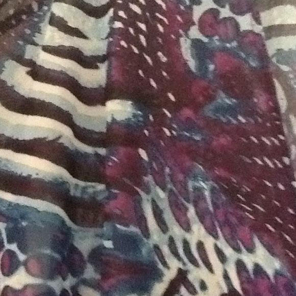 SHEER TOP WITH TIE IN FRONT. VERY LIGHT & COLORFUL - Picture 3 of 4