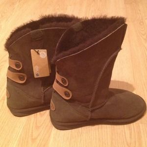EMU Naturally Australian boots. Size 9. NEW!