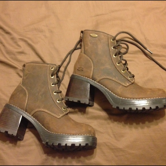 ~REDUCED~Like new Sketcher hiking boots