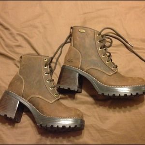 ~REDUCED~Like new Sketcher hiking boots