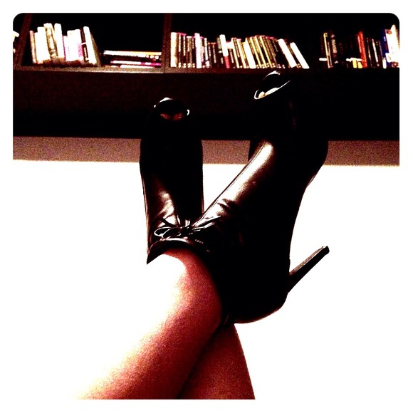 ✋Reserved✋✨Peep-toe Booties✨