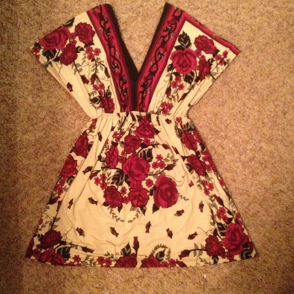 Beautiful flowy flower top!