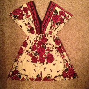 Beautiful flowy flower top!