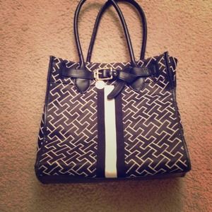 Black and white Tommy Hilfiger tote
