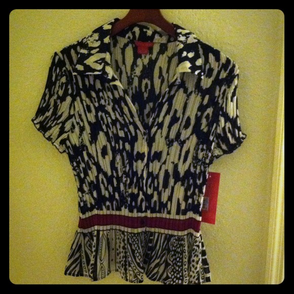 •NEW with Tags• Sunny Leigh Top