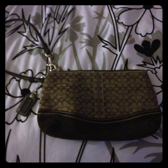 🎀Just Reduced!🎀 Authentic Coach wristlet