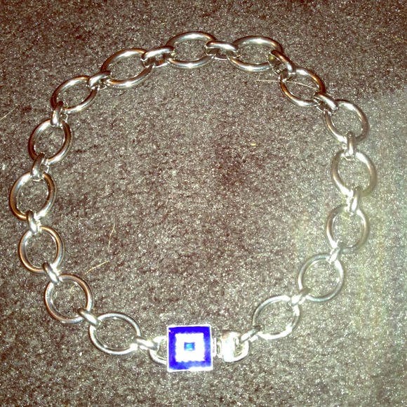 Never worn banana republic necklace