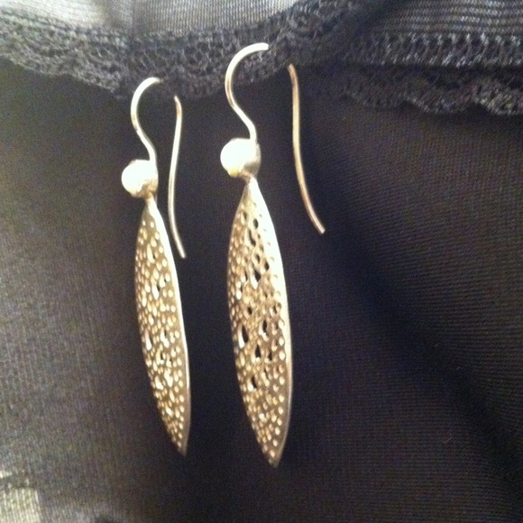 SOLD@daricek. Silpada MOP & S/S Earrings! - Picture 2 of 4