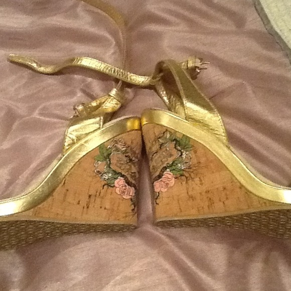 Sandal - Picture 2 of 3
