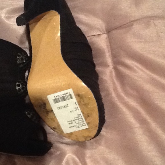 Shoes - Picture 3 of 4