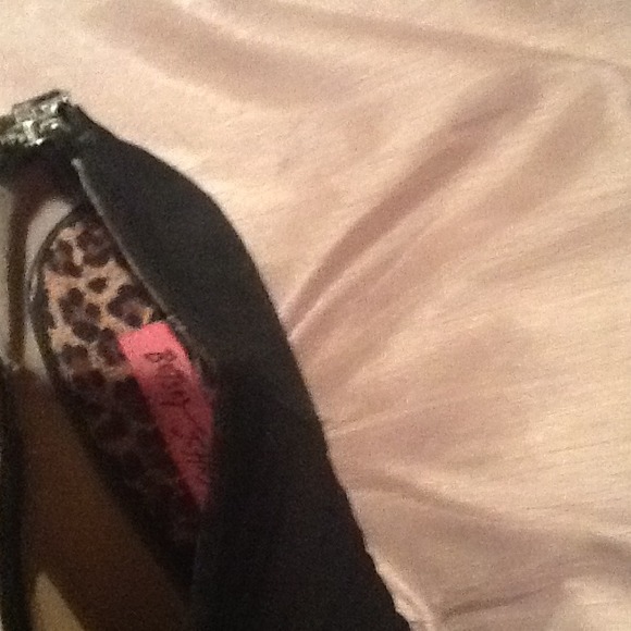 Shoes - Picture 4 of 4