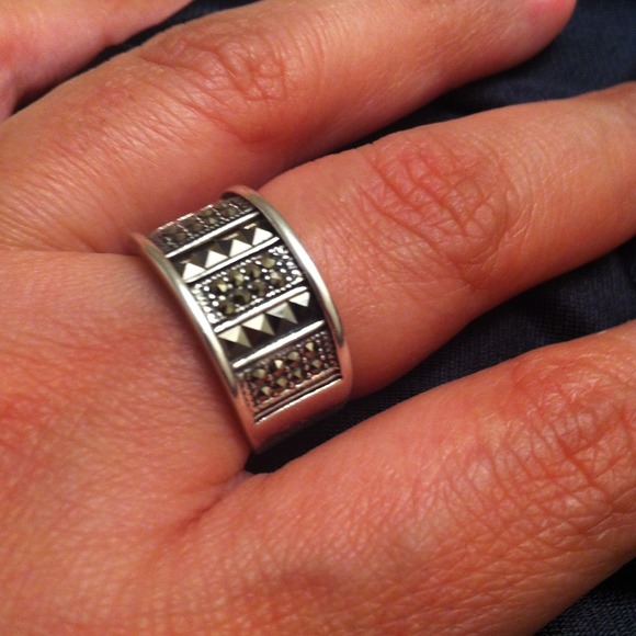 7/8, Marcasite & S/S Ring - Picture 3 of 4