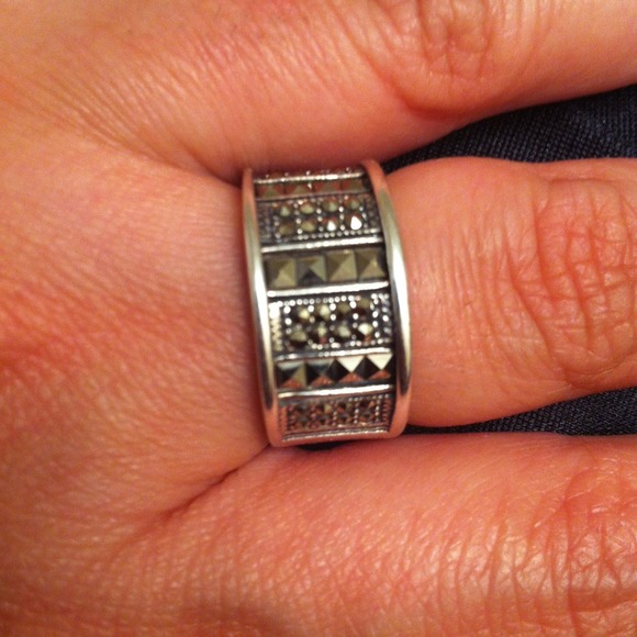 7/8, Marcasite & S/S Ring - Picture 4 of 4