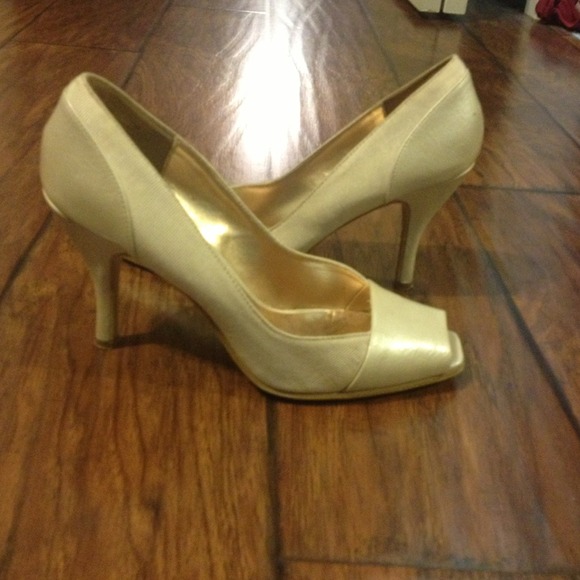 SOLD Cream color Rampage heels - Picture 2 of 2