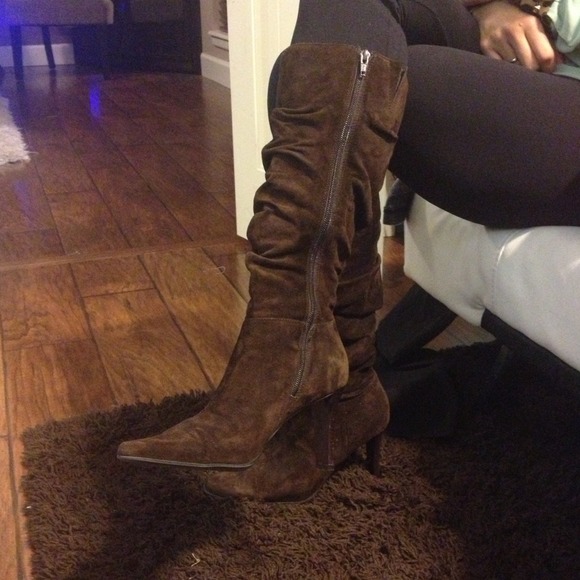 SOLD Brown suede high boots. - Picture 2 of 2