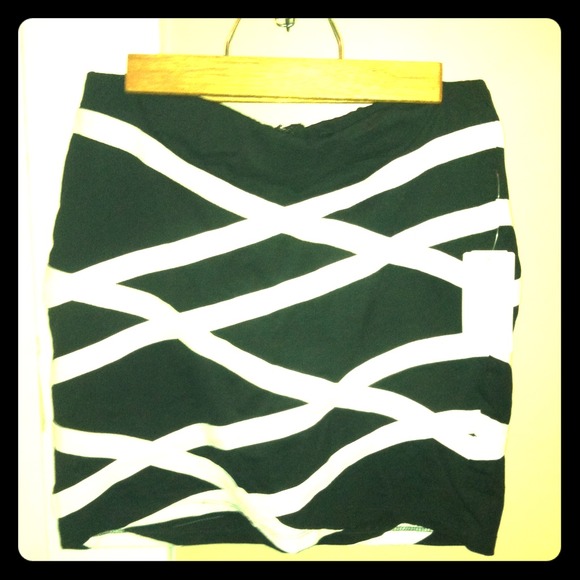 Black and white high waisted skirt