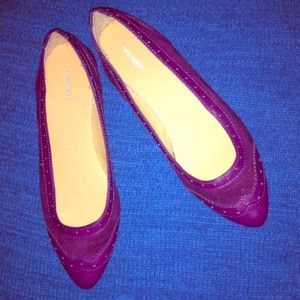 Cute casual or dressy flats.