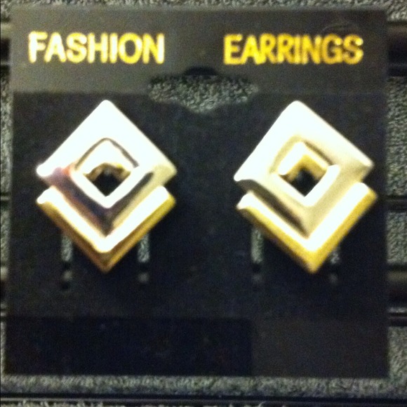 💰Silver and Gold Color Fashion Piercing Earrings - Picture 3 of 4