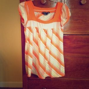 Orange sixteen top