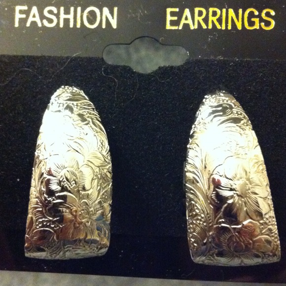 💰Silver Color Engrave Fashion Design Earrings - Picture 4 of 4