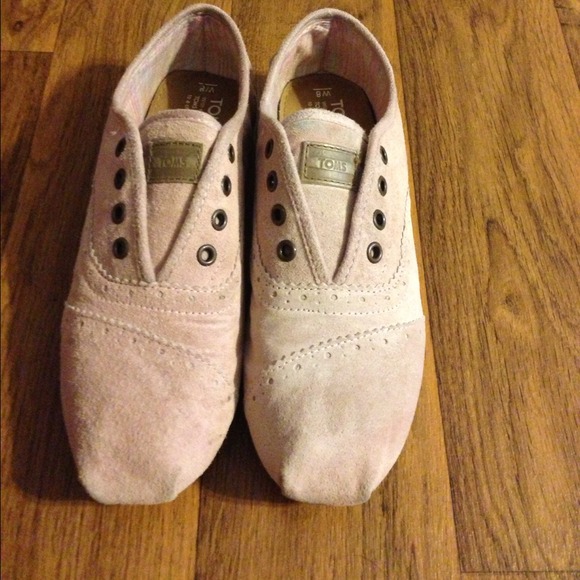 Pink suede TOMS. With box and dust cover.