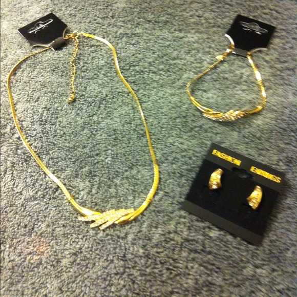 💰Gold Color with Rhinestone 3 Pc Fashion Design - Picture 1 of 4