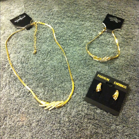 💰Gold Color with Rhinestone 3 Pc Fashion Design - Picture 2 of 4