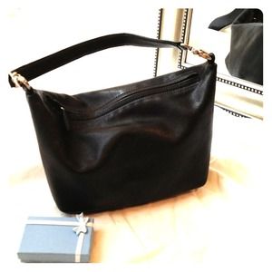 Kenneth Cole classic small shoulder purse. Black.