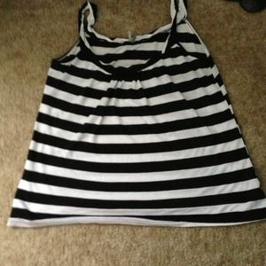 ❌Gifted❌🎁Black and white striped top